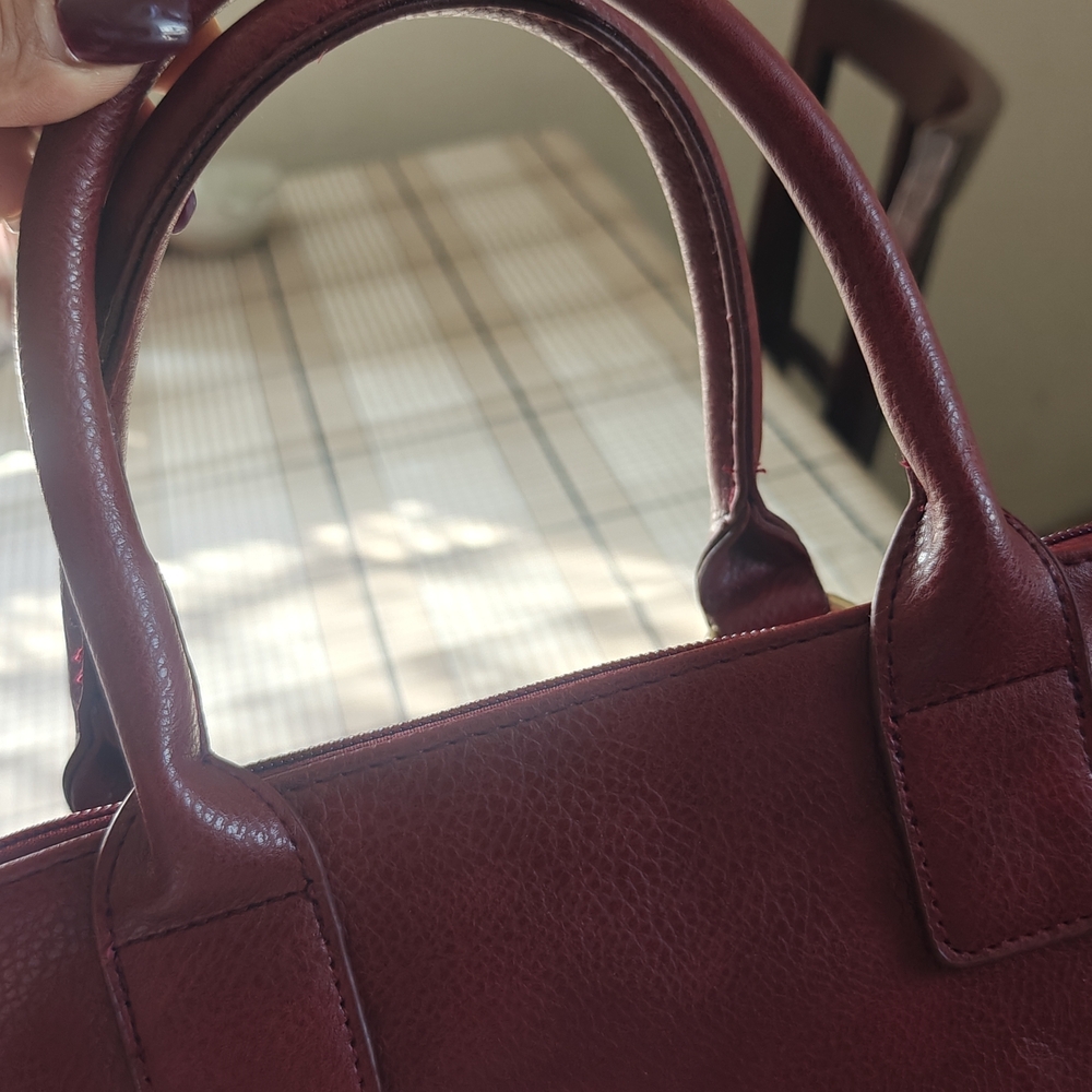 Elegant Burgundy Leather Tote Bag - Picture 10 of 16